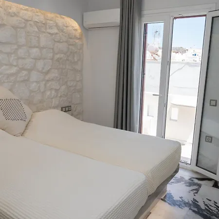 Katerina Roza - Heartfelt Hospitality In The Naxos City