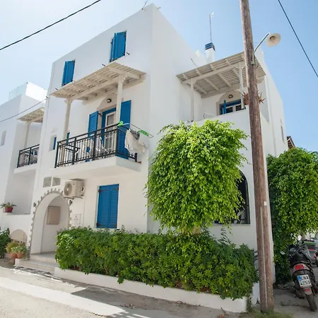 Katerina Roza - Heartfelt Hospitality In The 2* Naxos City