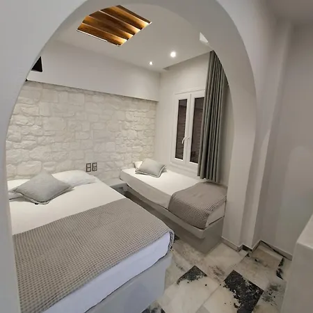 Katerina Roza - Heartfelt Hospitality In The Naxos City
