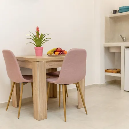 Katerina Roza - Heartfelt Hospitality In The Naxos City