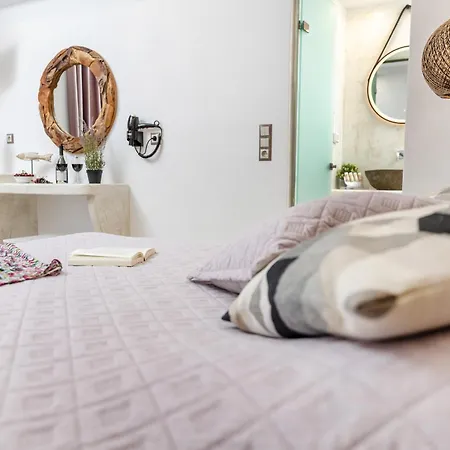 Katerina Roza - Heartfelt Hospitality In The Aparthotel Naxos City