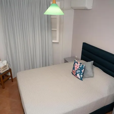 Katerina Roza - Heartfelt Hospitality In The Aparthotel Naxos City