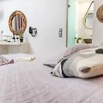 Katerina Roza - Heartfelt Hospitality In The Aparthotel Naxos City