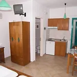 Katerina Roza - Heartfelt Hospitality In The Hotel apartamentowy Naxos City