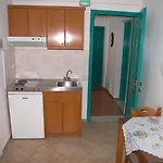 Katerina Roza - Heartfelt Hospitality In The Hotel apartamentowy