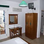 Katerina Roza - Heartfelt Hospitality In The Hotel apartamentowy Naxos City