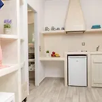 Katerina Roza - Heartfelt Hospitality In The Hotel apartamentowy Naxos City