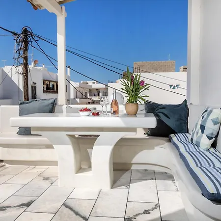 Katerina Roza - Heartfelt Hospitality In The 2* Naxos City