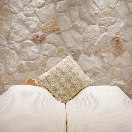 Katerina Roza - Heartfelt Hospitality In The Naxos City