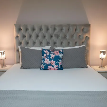 Katerina Roza - Heartfelt Hospitality In The 4*