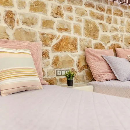 Katerina Roza - Heartfelt Hospitality In The Lejlighedshotel 4*