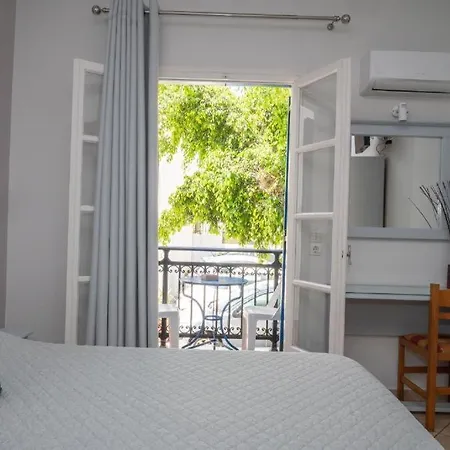 Katerina Roza - Heartfelt Hospitality In The 2* Naxos City