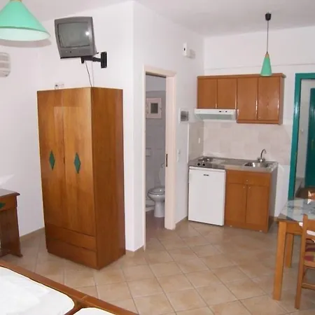 Katerina Roza - Heartfelt Hospitality In The Lejlighedshotel Naxos City